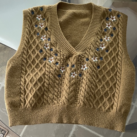 Sweaters - Embroidered Cable Knit Sweater Vest - Brown
